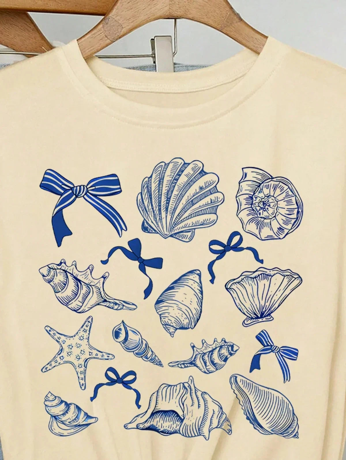 🌊 T-shirt “Shell & Bow” – Esprit Bord de Mer 🐚